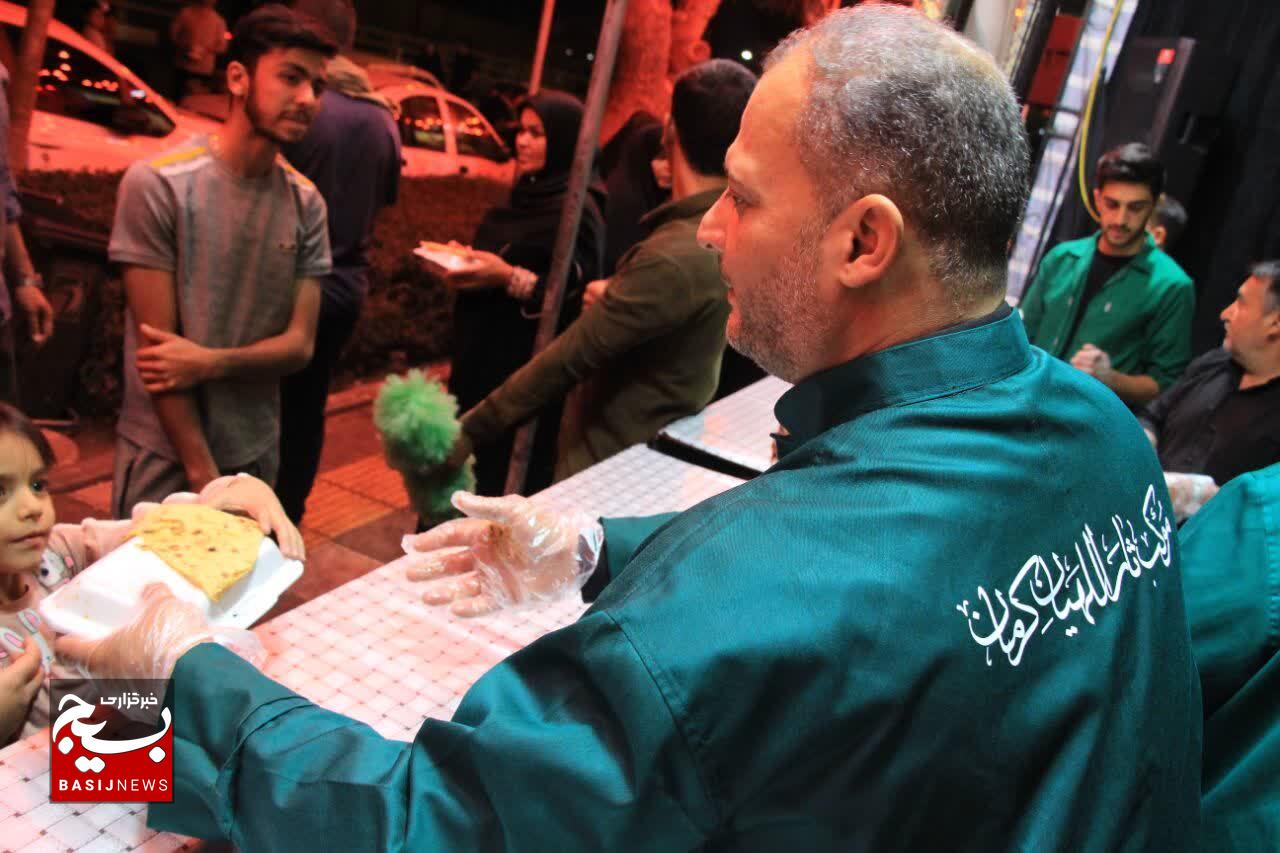 خدمت رسانی ثاراللهیان کرمان به مهمانان امام مهربانی ها