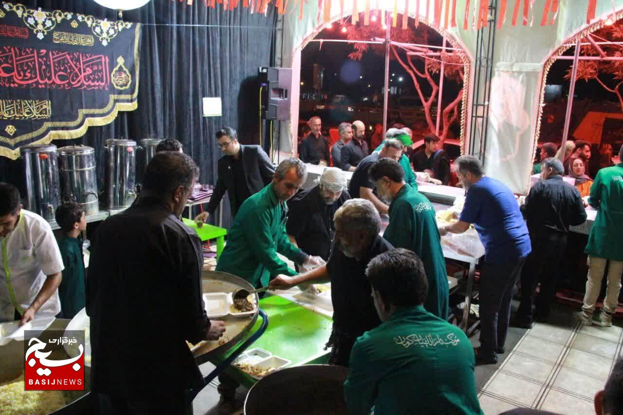 خدمت رسانی ثاراللهیان کرمان به مهمانان امام مهربانی ها