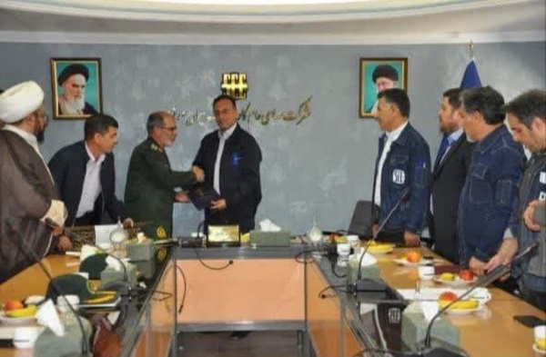 دیدار فرمانده سپاه عاشورا با کارکنان سیمان صوفیان دیدار فرمانده سپاه عاشورا با کارکنان سیمان صوفیان