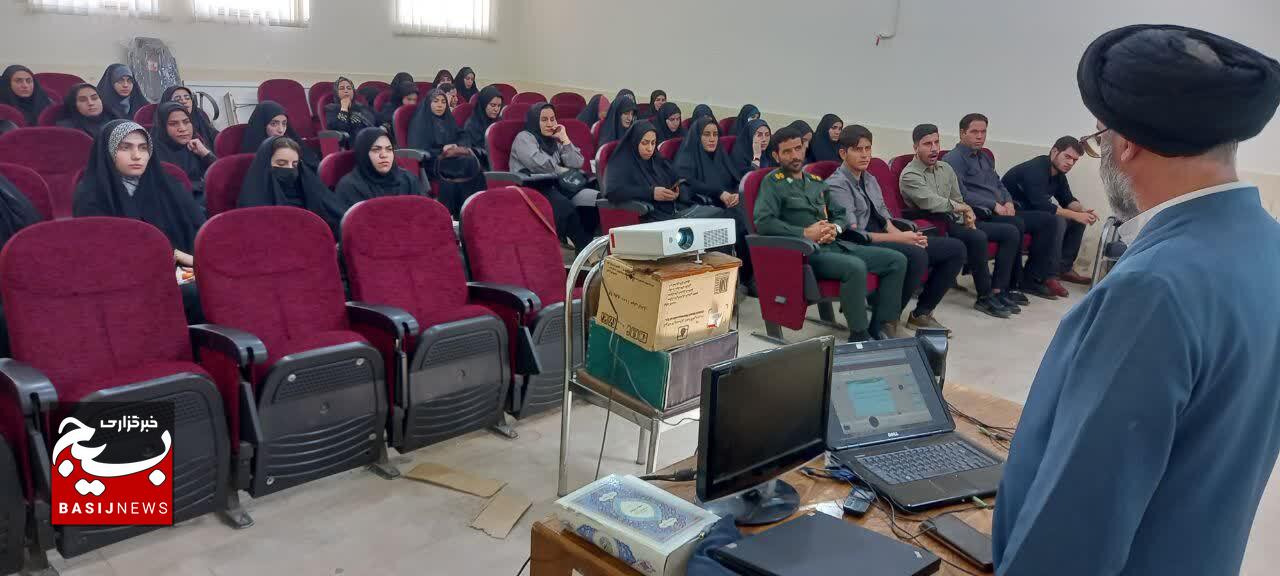 دشمن در فضای مجازی به‌دنبال سیاه‌نمایی از اوضاع جامعه ایران است