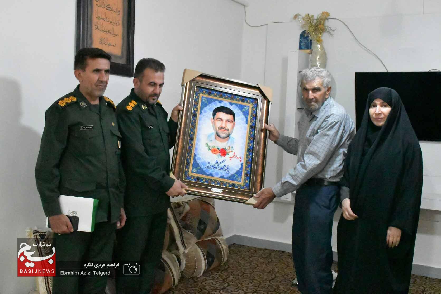 دیدار مسئولان سپاه فتح با خانواده های شهدا + (تصاویر) دیدار مسئولان سپاه فتح با خانواده های شهدا + (تصاویر)