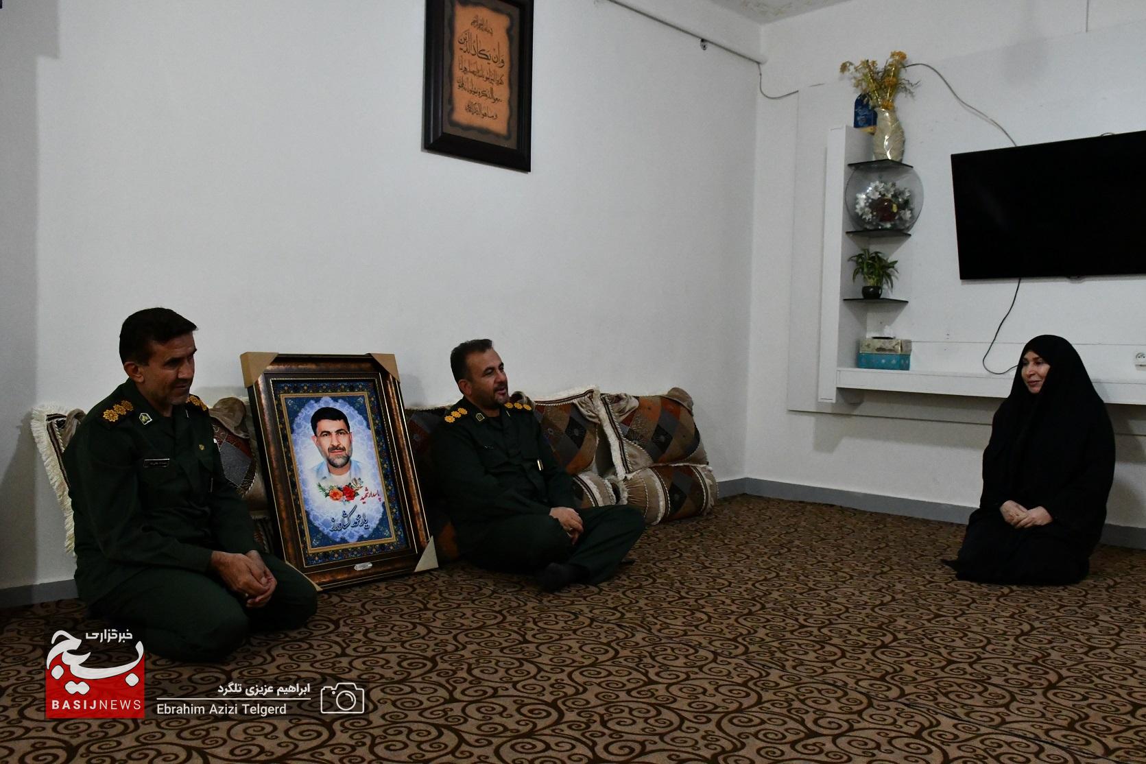دیدار مسئولان سپاه فتح با خانواده های شهدا + (تصاویر) دیدار مسئولان سپاه فتح با خانواده های شهدا + (تصاویر)