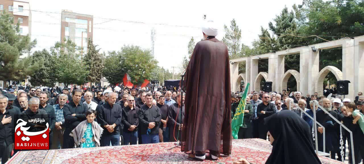 راهپیمایی باشکوه مردم شهرک مهرگان در اربعین حسینی