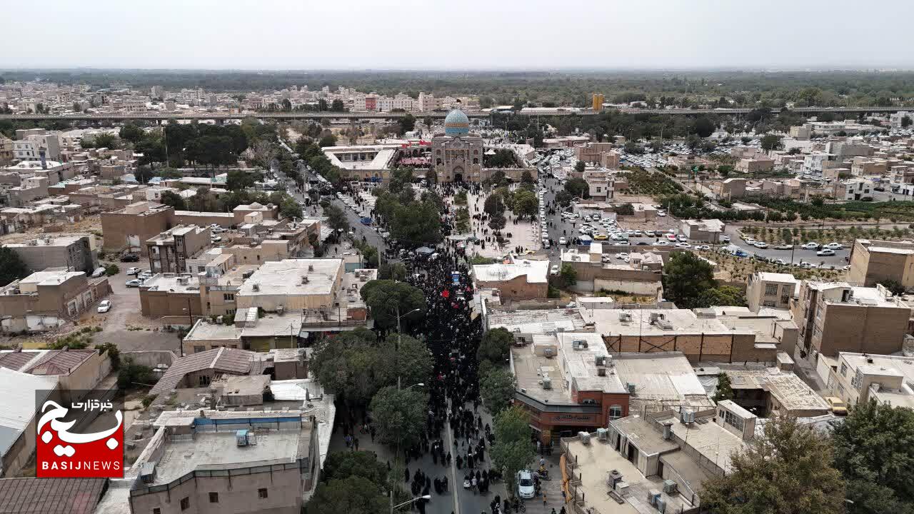 جلوه‌ای زیبای مردم قزوین در راهپیمایی عظیم اربعین حسینی 