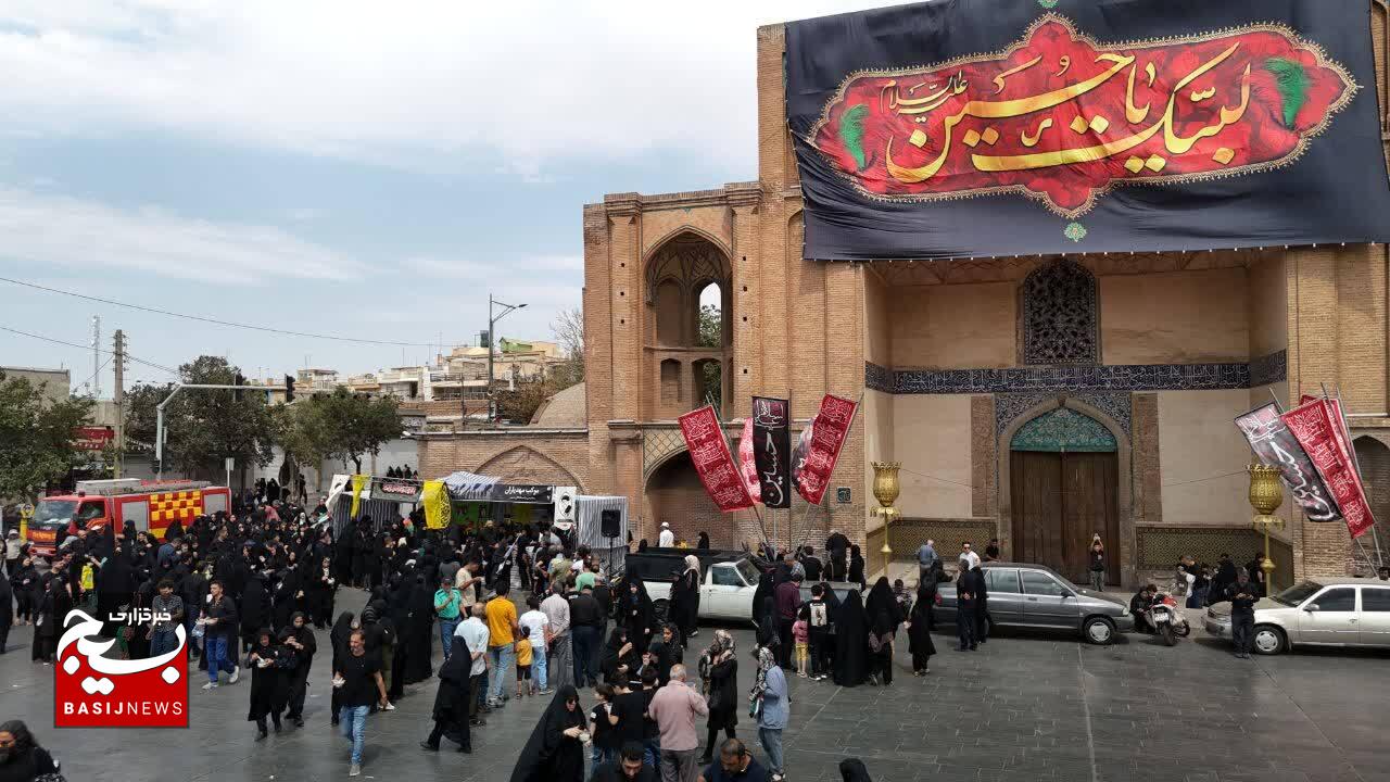 جلوه‌ای زیبای مردم قزوین در راهپیمایی عظیم اربعین حسینی 