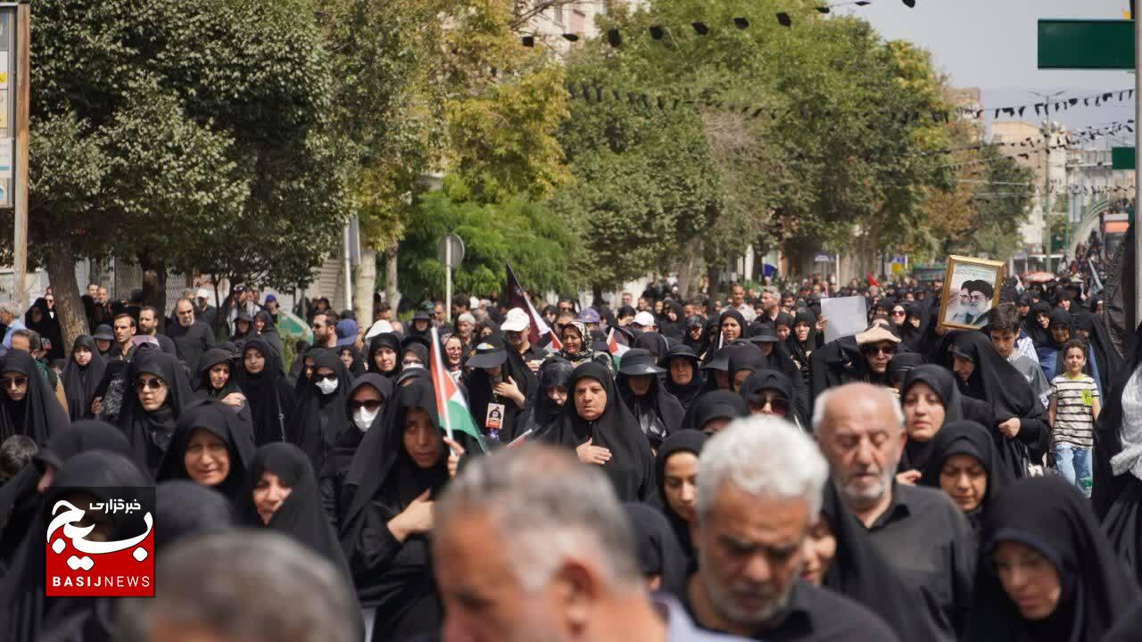 جلوه‌ای زیبای مردم قزوین در راهپیمایی عظیم اربعین حسینی 