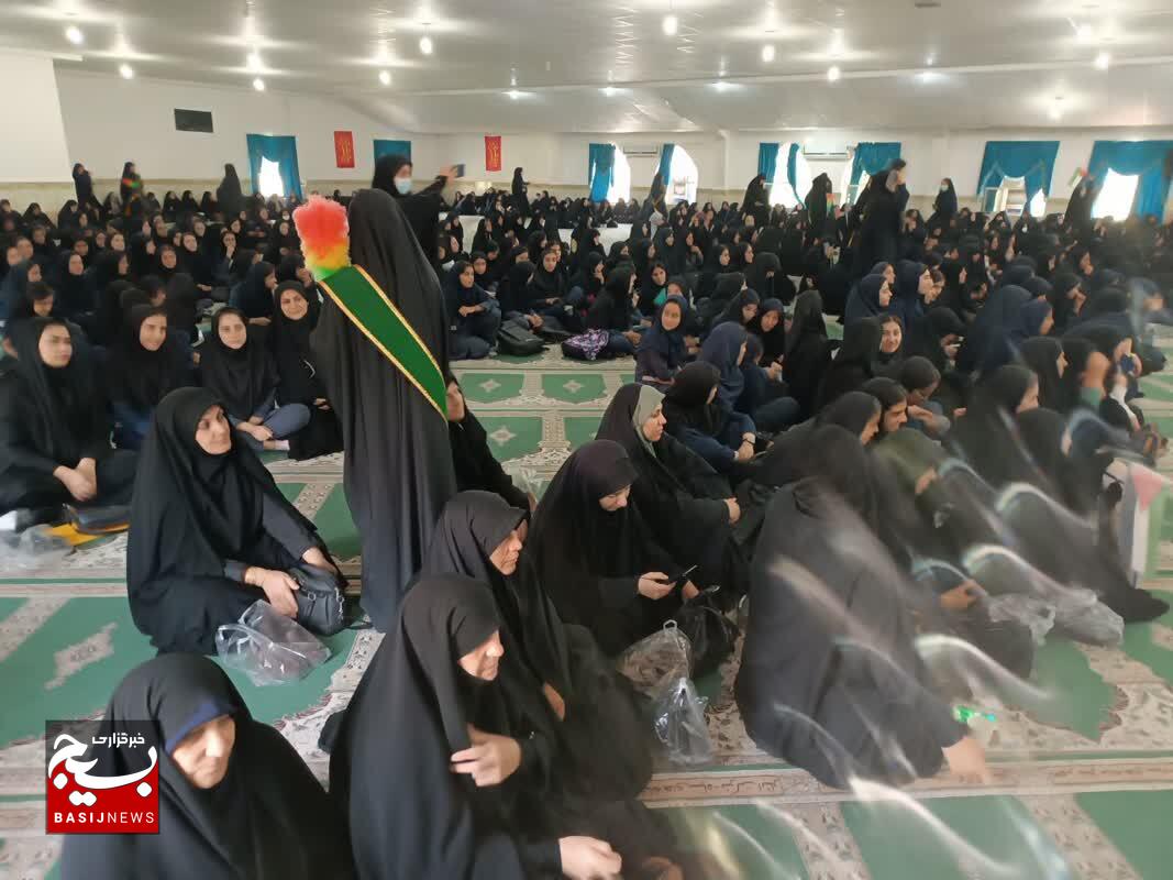 برگزاری مراسم گرامیداشت شهید سید نصرالله و سردار شهید نیلفروشان در حسینیه ثار الله خرم آباد برگزاری مراسم گرامیداشت شهید سید نصرالله و سردار شهید نیلفروشان در حسینیه ثار الله خرم آباد