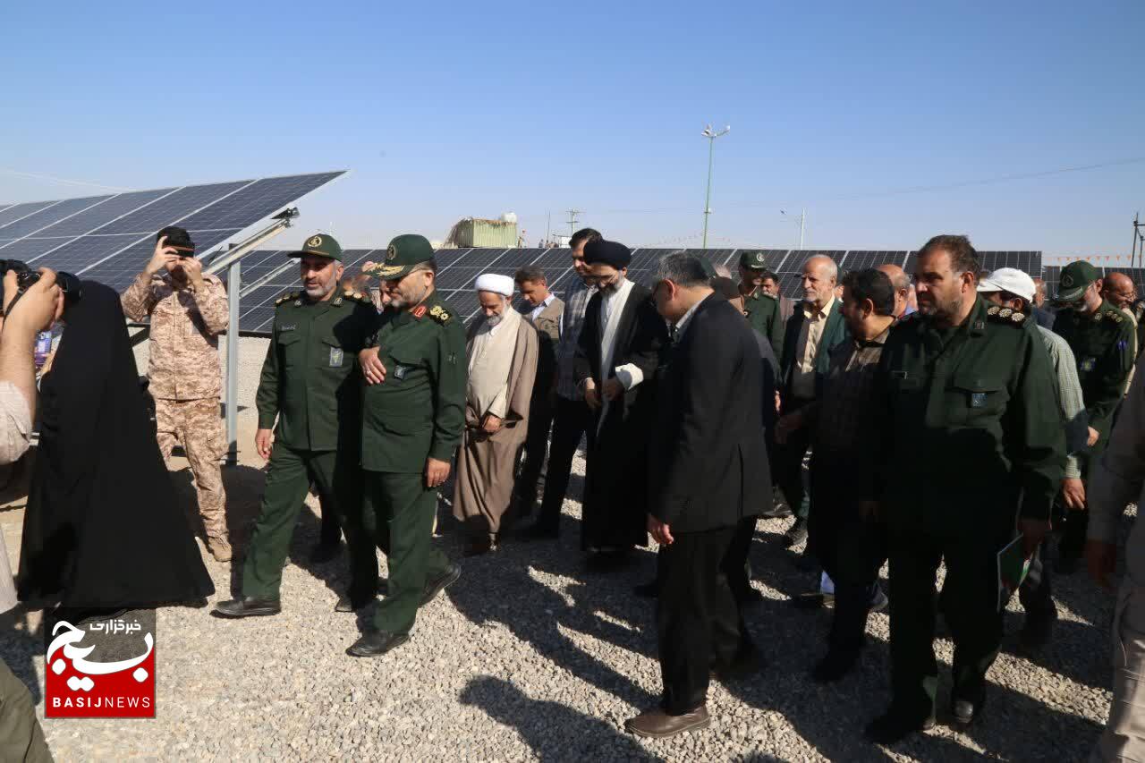 آیین بهره‌برداری از نیروگاه خورشیدی تجمیعی ۵۰۰ کیلوواتی بسیج سازندگی در آران و بیدگل