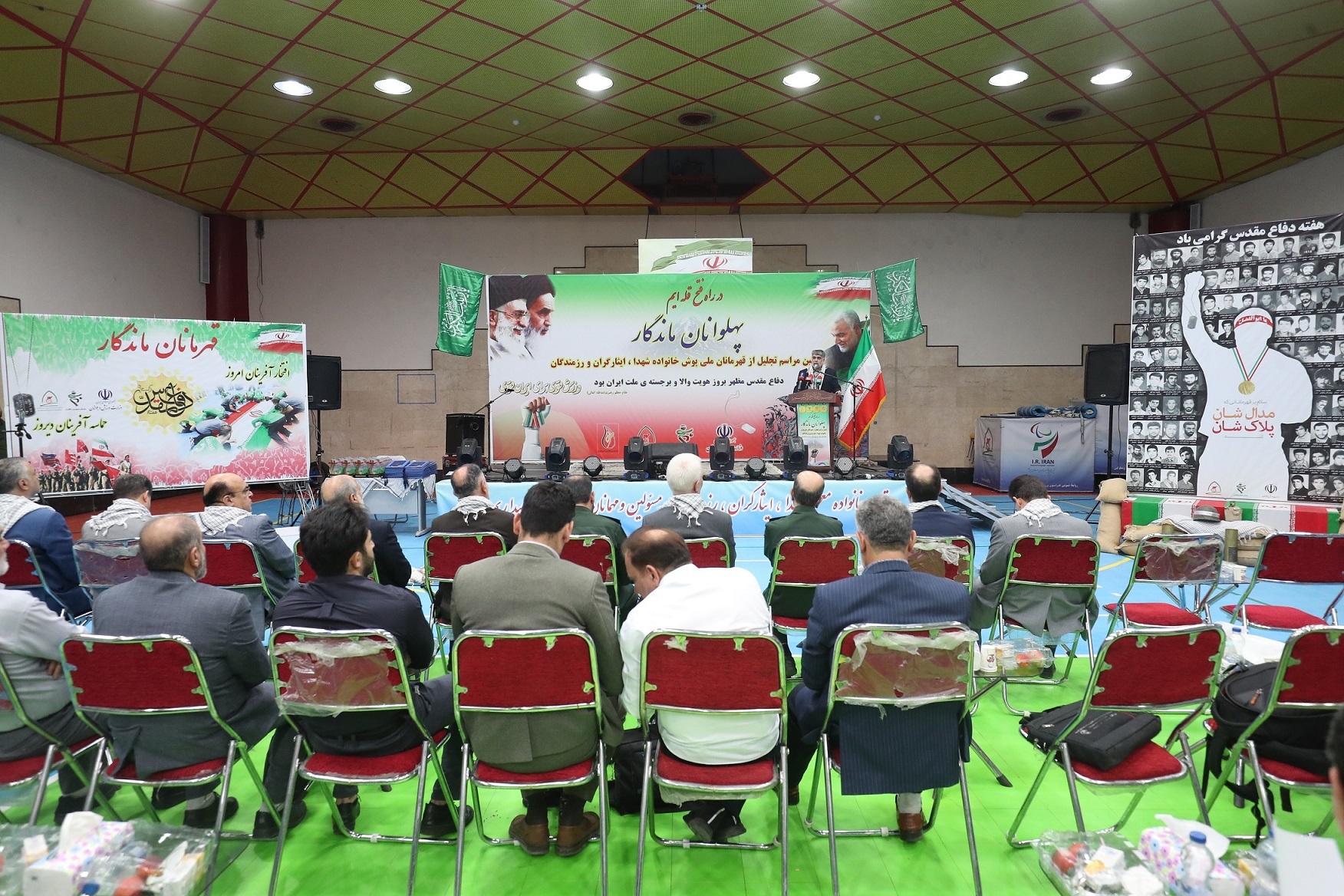 گزارش تصویری از اولین مراسم تجلیل از قهرمانان ملی‌پوش خانواده شهدا، ایثارگران و رزمندگان