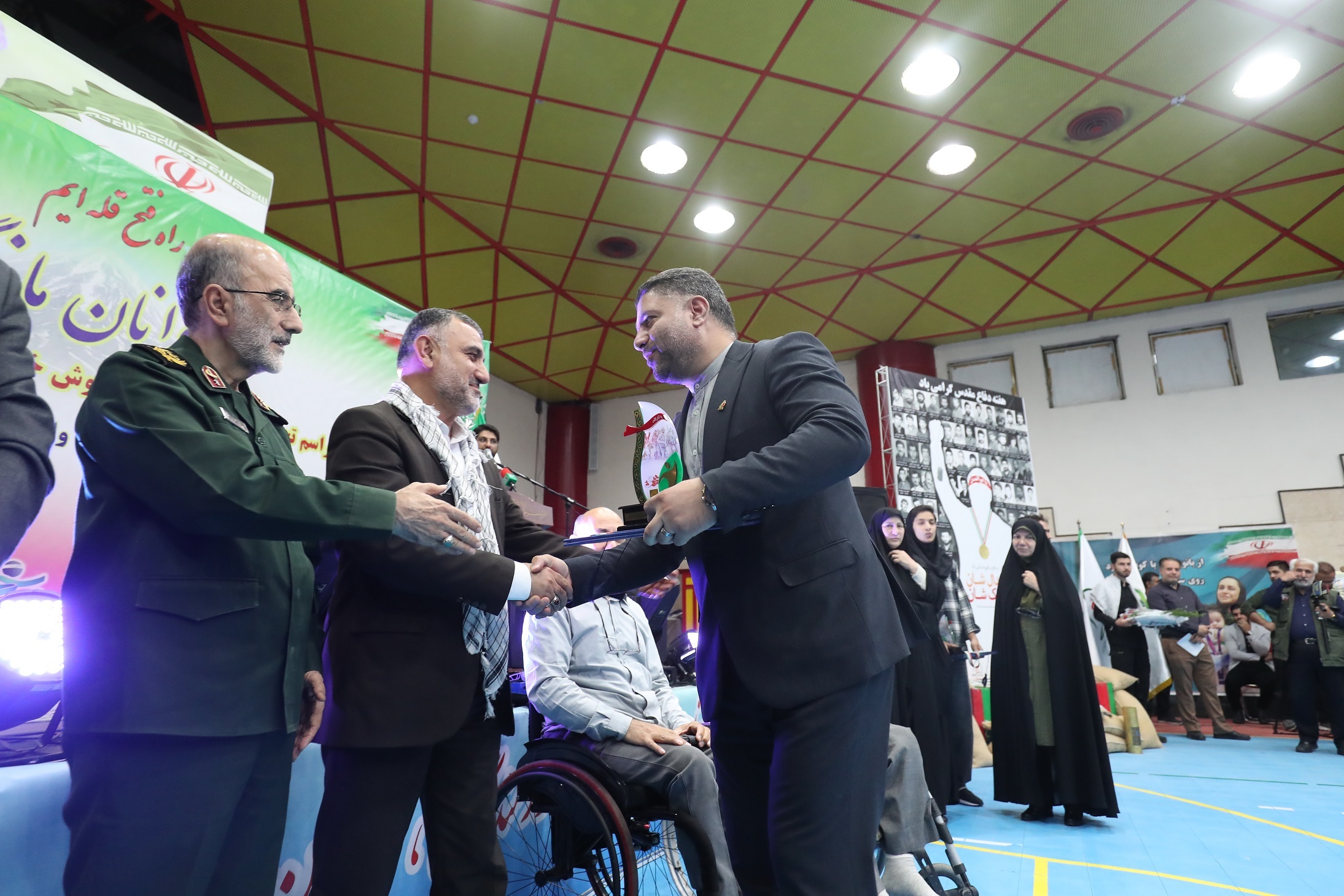 گزارش تصویری از اولین مراسم تجلیل از قهرمانان ملی‌پوش خانواده شهدا، ایثارگران و رزمندگان