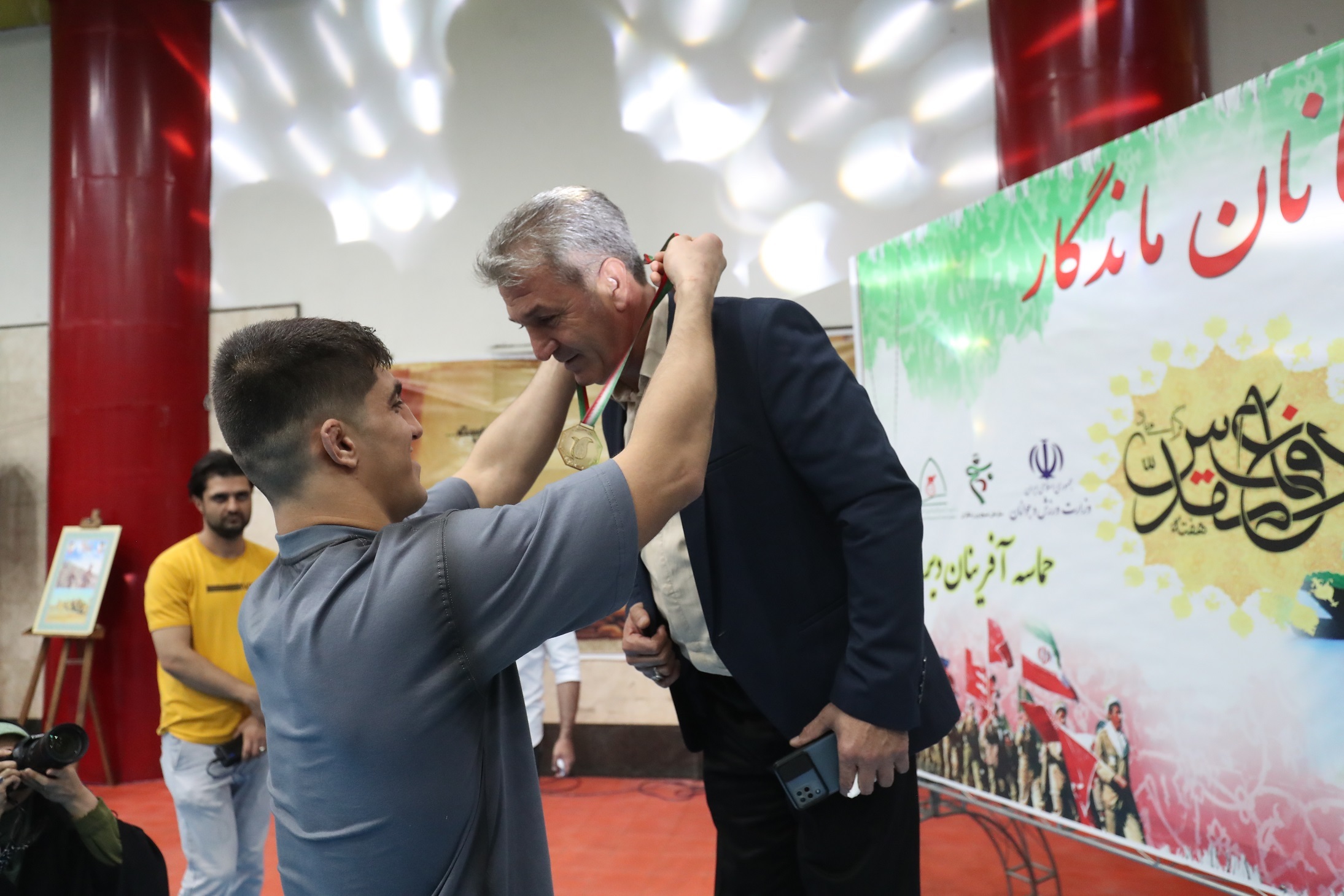گزارش تصویری از اولین مراسم تجلیل از قهرمانان ملی‌پوش خانواده شهدا، ایثارگران و رزمندگان