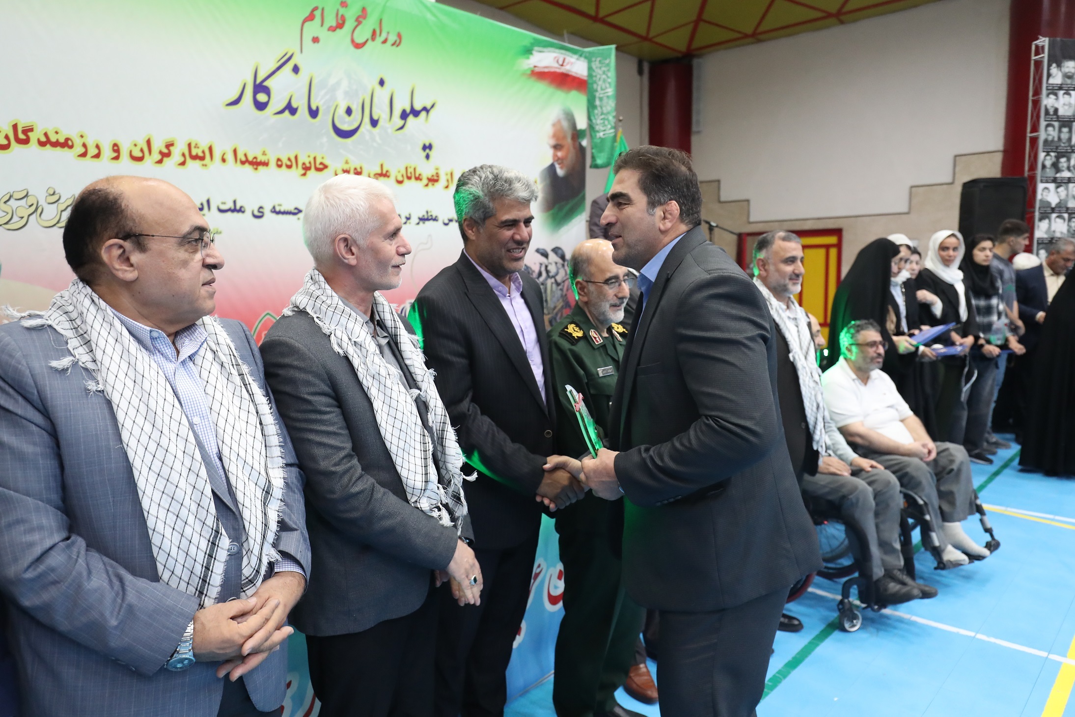 گزارش تصویری از اولین مراسم تجلیل از قهرمانان ملی‌پوش خانواده شهدا، ایثارگران و رزمندگان