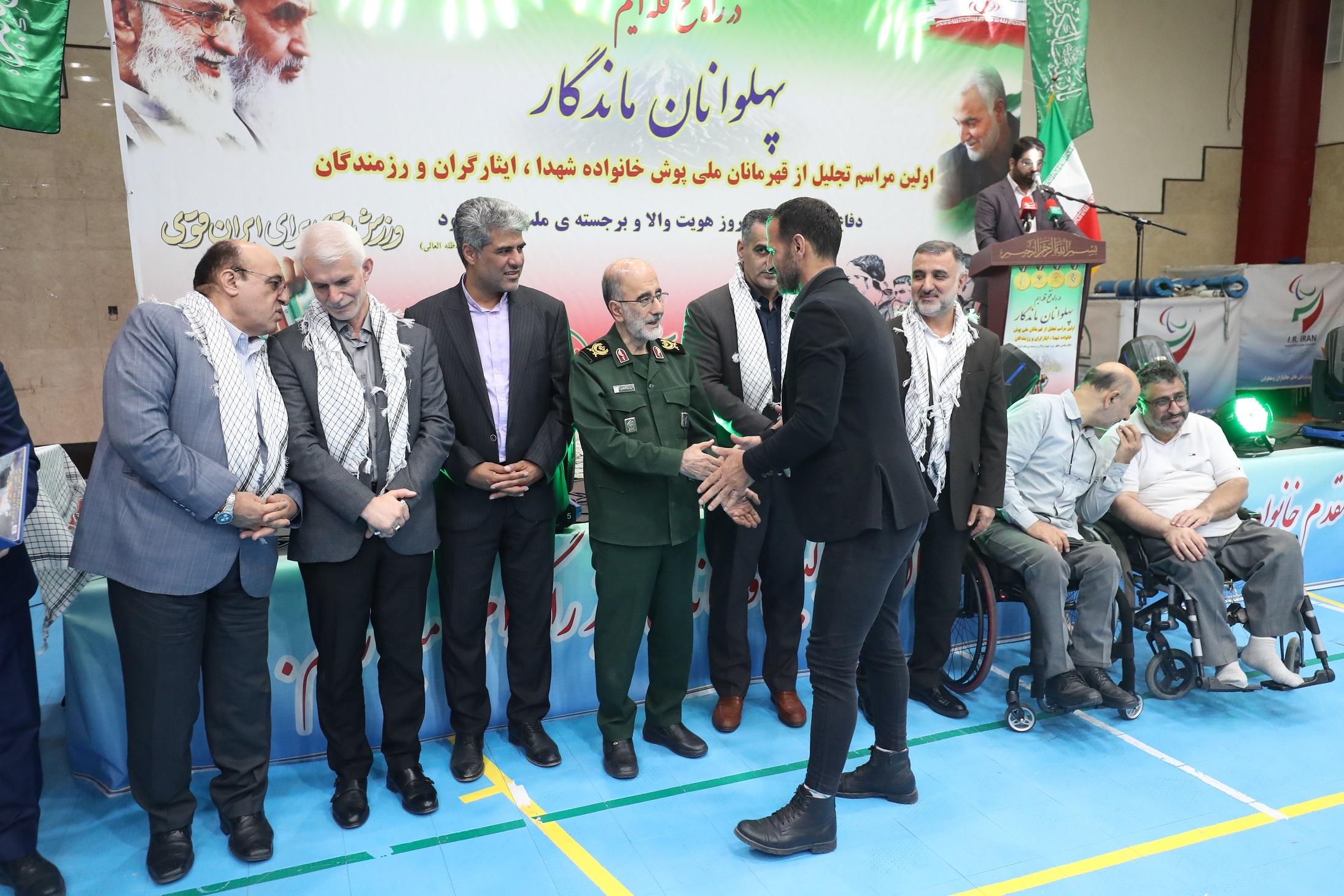 گزارش تصویری از اولین مراسم تجلیل از قهرمانان ملی‌پوش خانواده شهدا، ایثارگران و رزمندگان