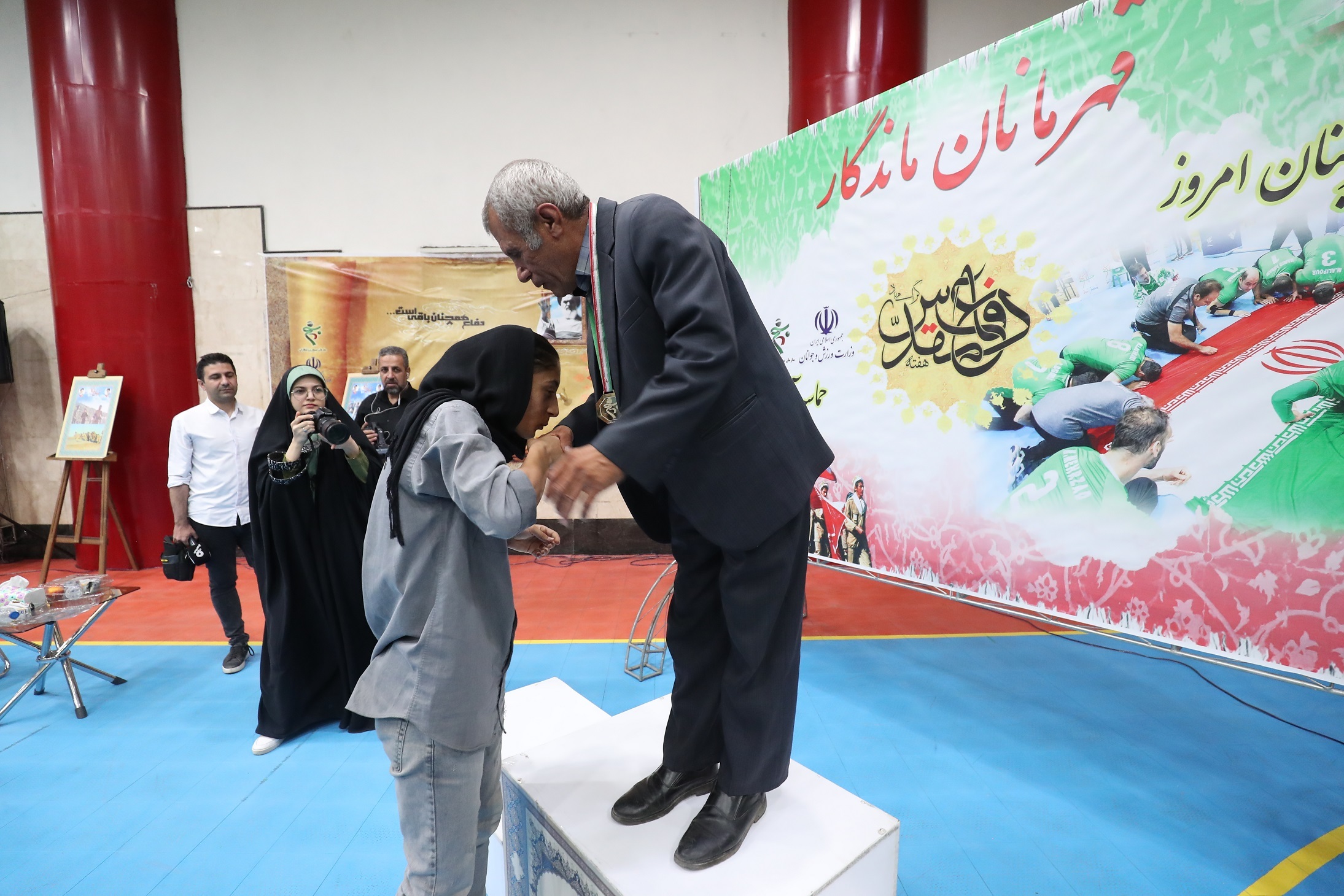 گزارش تصویری از اولین مراسم تجلیل از قهرمانان ملی‌پوش خانواده شهدا، ایثارگران و رزمندگان
