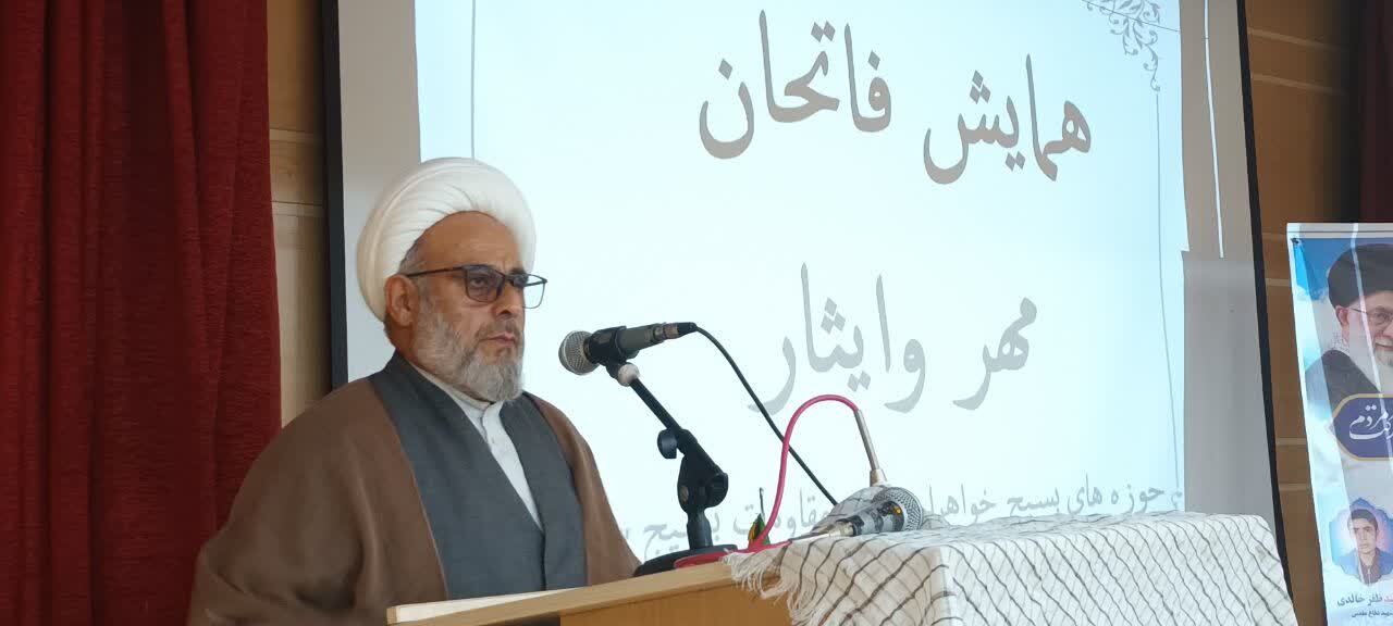 اگر زنان شجاع و انسان ساز از ملت ها گرفته شوند ، ملت ها به شکست و انحطاط کشیده می شوند