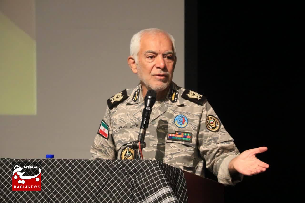 آیین تجلیل از افتخار آفرینان دفاع مقدس در رشت برگزارشد آیین تجلیل از افتخار آفرینان دفاع مقدس در رشت برگزارشد