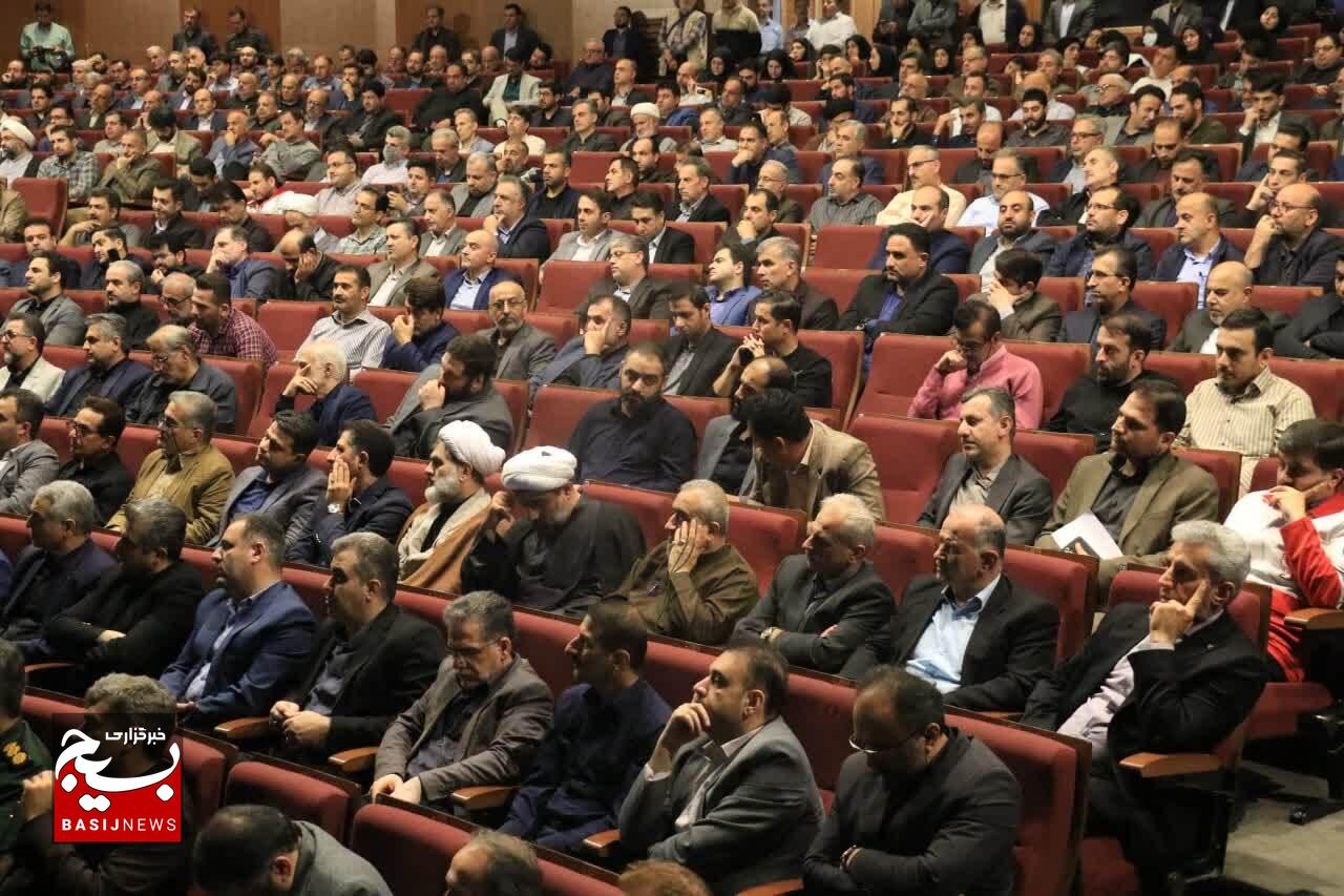 آیین تجلیل از افتخار آفرینان دفاع مقدس در رشت برگزارشد آیین تجلیل از افتخار آفرینان دفاع مقدس در رشت برگزارشد