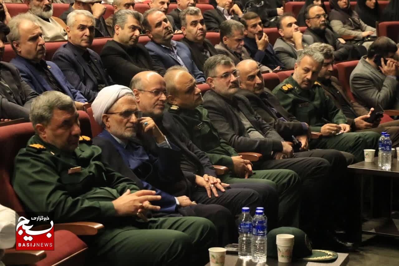 آیین تجلیل از افتخار آفرینان دفاع مقدس در رشت برگزارشد آیین تجلیل از افتخار آفرینان دفاع مقدس در رشت برگزارشد