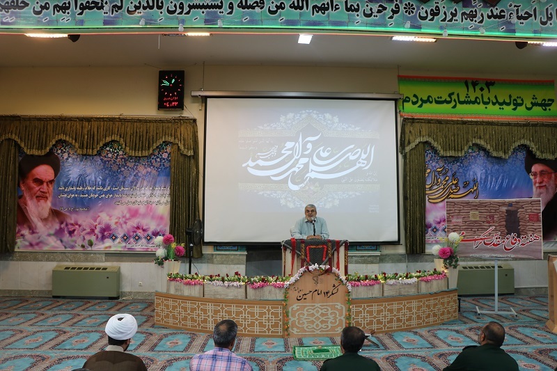 امام راحل با توکل به خدا به امام حسین(علیه السلام) اقتدا کرد و مشت محکمی در دهن ابرقدرتها کوبید.