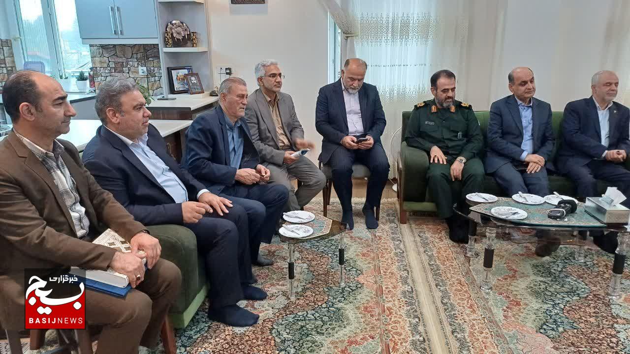 عکسی که پس از ۳۸ سال به دست مادر شهید رسید