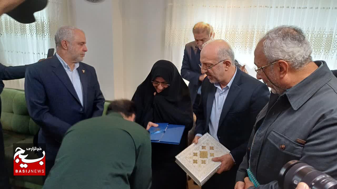 عکسی که پس از ۳۸ سال به دست مادر شهید رسید