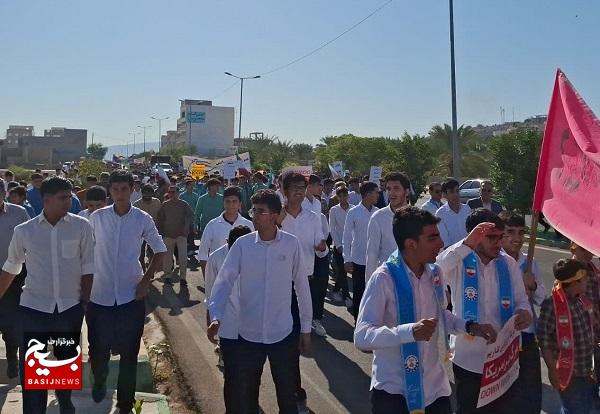 راهپیمایی ۱۳ آبان در شهرستان جم با حضور گسترده دانشآموزان و مسئولان برگزار شد راهپیمایی ۱۳ آبان در شهرستان جم با حضور گسترده دانشآموزان و مسئولان برگزار شد
