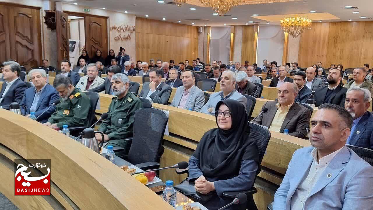 صنعتگران، فارغ التحصیلان‌ مبانی دینی انقلاب اسلامی هستند