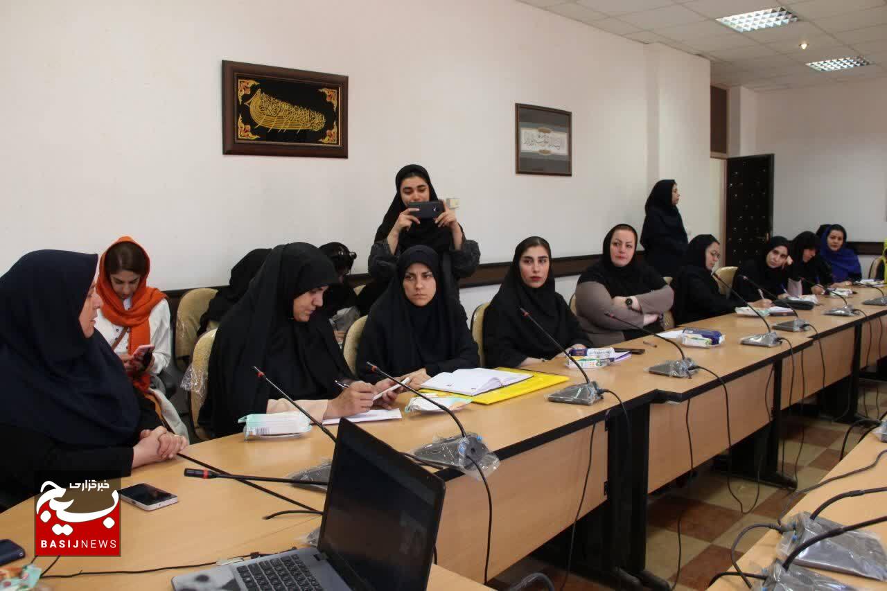 برگزاری کارگاه «توانمندسازی طراحی مانتو مناسب اجتماع»+عکس برگزاری کارگاه «توانمندسازی طراحی مانتو مناسب اجتماع»+عکس