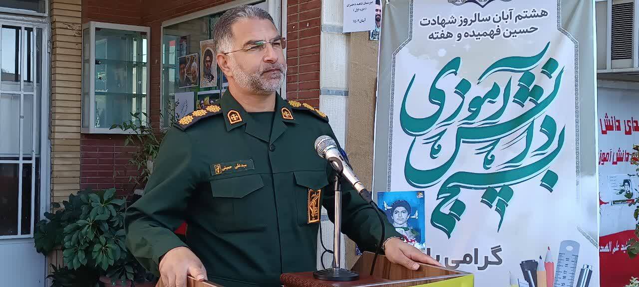 آرامش ، آسایش و امنیت کشور مدیون خون شهدایی مثل فهمیده مانده در زیر تانک و روبروی گلوله دشمن است / با مایوس شدن دشمن از ترقه بازی ها فضای مجازی برای او دنبال تسخیر ذهن و دل نوجوانان ماست