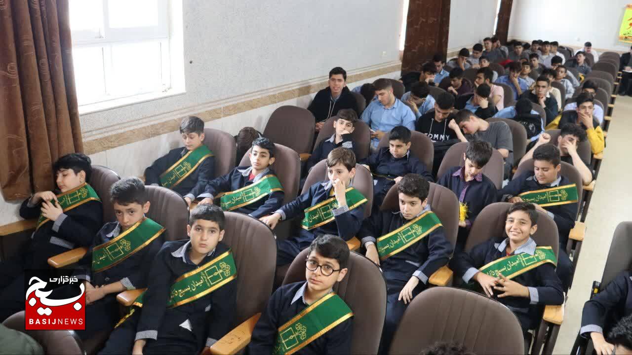 شهدای دانش آموز نماد از خودگذشتگی در دفاع مقدس هستند شهدای دانش آموز نماد از خودگذشتگی در دفاع مقدس هستند