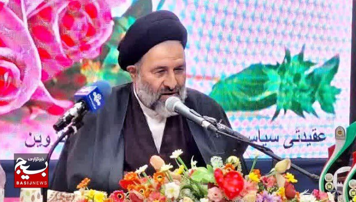 امروز نیروهای مسلح پرچم‌داران نهضت قرآن و بسط نماز در جامعه هستند