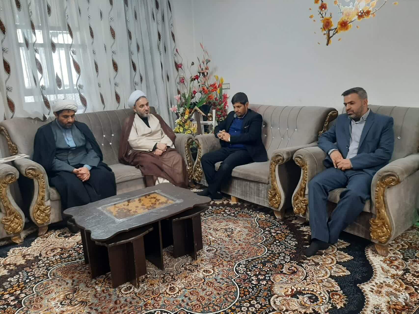 دیدار جانشین نمایندگی ولیفقیه در سازمان بسیج با خانواده پاسداران وابسته و متوفی دیدار جانشین نمایندگی ولیفقیه در سازمان بسیج با خانواده پاسداران وابسته و متوفی