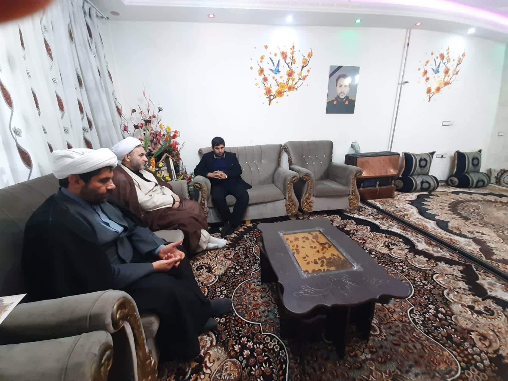 دیدار جانشین نمایندگی ولیفقیه در سازمان بسیج با خانواده پاسداران وابسته و متوفی دیدار جانشین نمایندگی ولیفقیه در سازمان بسیج با خانواده پاسداران وابسته و متوفی