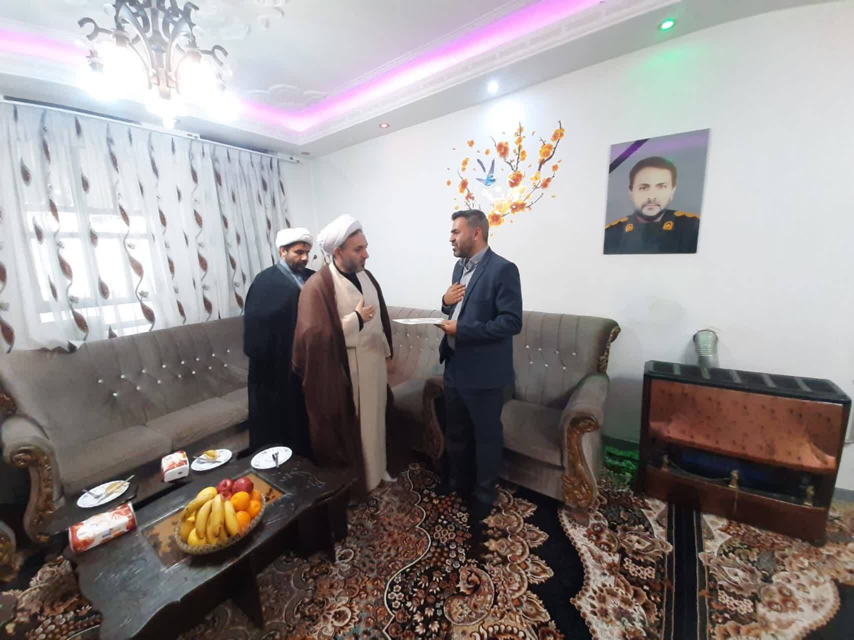 دیدار جانشین نمایندگی ولیفقیه در سازمان بسیج با خانواده پاسداران وابسته و متوفی دیدار جانشین نمایندگی ولیفقیه در سازمان بسیج با خانواده پاسداران وابسته و متوفی