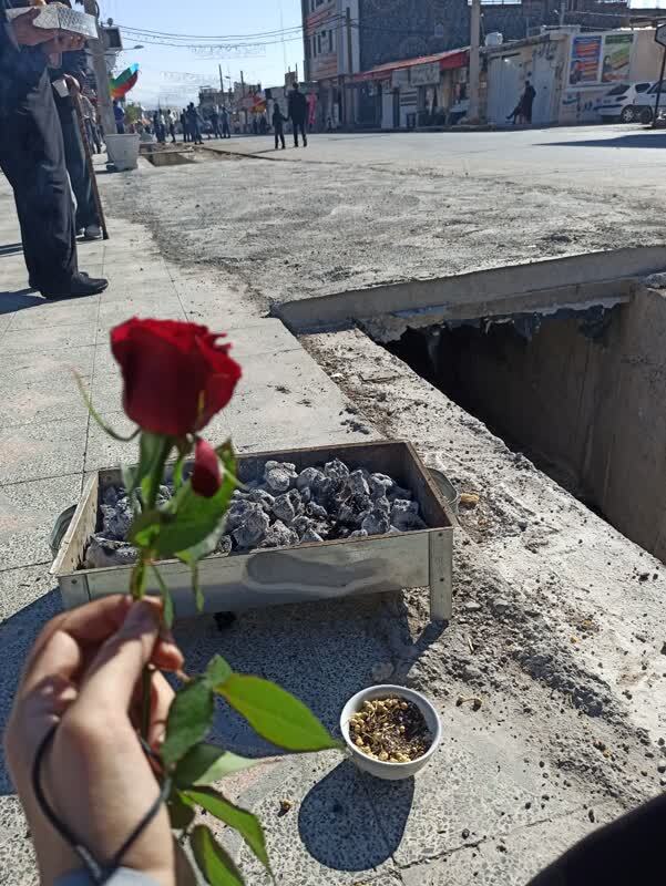 پذیرایی گروه های جهادی از استقبال کنندگان از شهدای گمنام در باشت