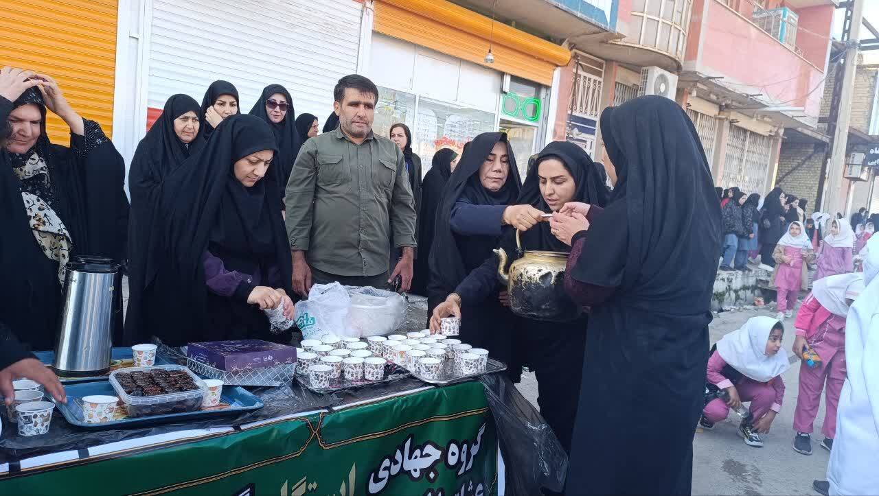 پذیرایی گروه های جهادی از استقبال کنندگان از شهدای گمنام در باشت