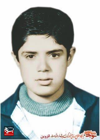 چشمش هنوز مانده به در مادر شهید... چشمش هنوز مانده به در مادر شهید...