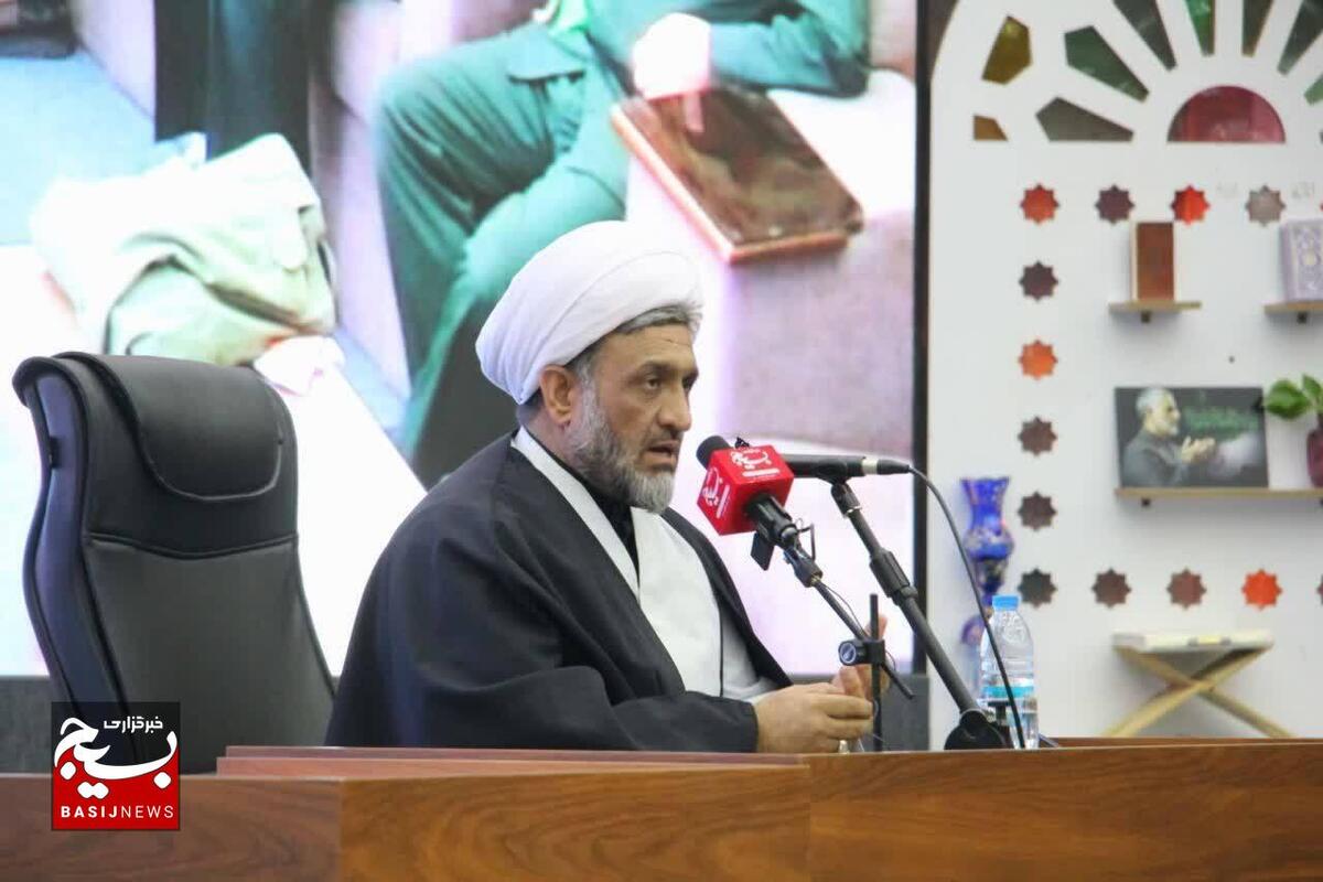 نماز بستر جامعه سازی است