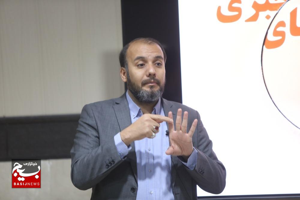 روز پایانی دوره توانمندسازی شبکه روابط عمومی بسیج با حضور سخنگو و معاون روابط عمومی کل سپاه