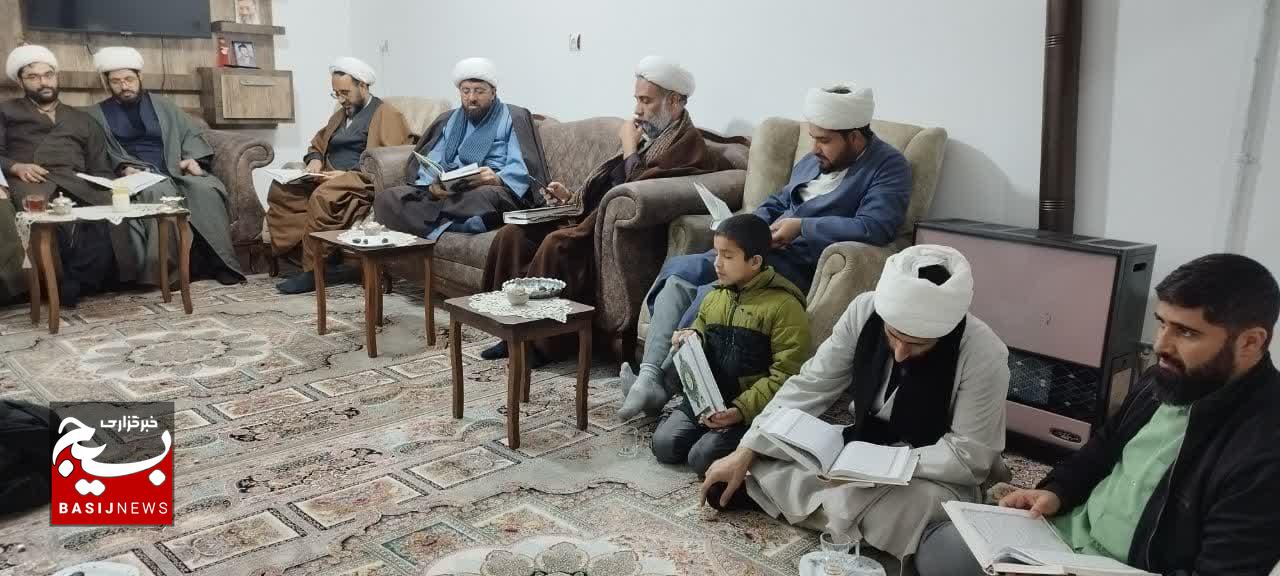 جلسات قرآن خانگی عامل مهمی برای تقویت کانون خانواده است جلسات قرآن خانگی عامل مهمی برای تقویت کانون خانواده است