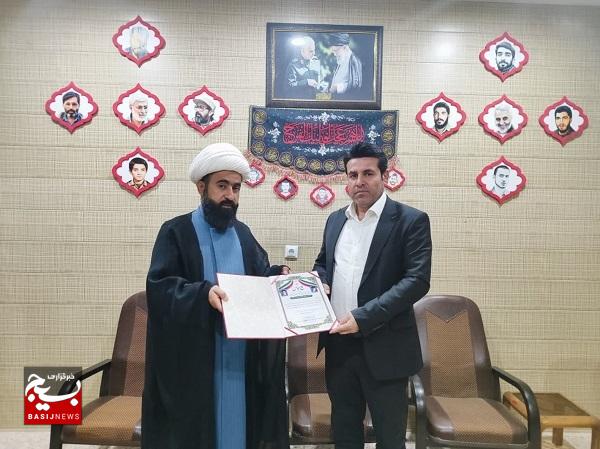 تجلیل از خیر حامی جبهه مقاومت در شهرستان جم تجلیل از خیر حامی جبهه مقاومت در شهرستان جم
