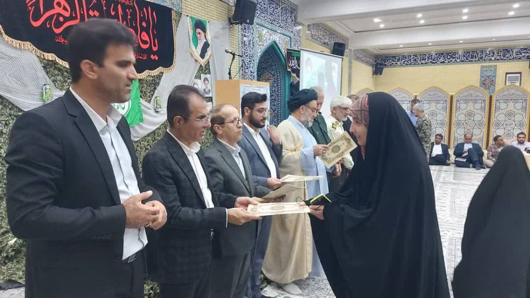 در آئینی از برگزیدگان مسابقات قرآنی تجلیل شد در آئینی از برگزیدگان مسابقات قرآنی تجلیل شد
