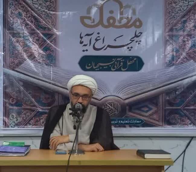 یکی از توصیه های قرآن احترام به بزرگتر ها است یکی از توصیه های قرآن احترام به بزرگتر ها است