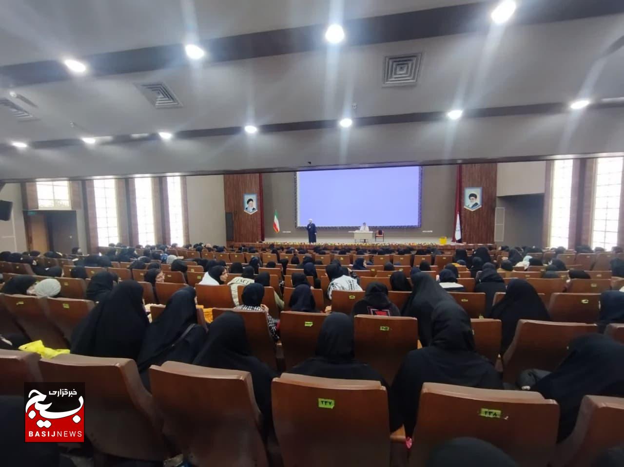 قم میزبان اردوی بزرگ آمادگی دفاعی با حضور هزاران دانش‌آموز شد
