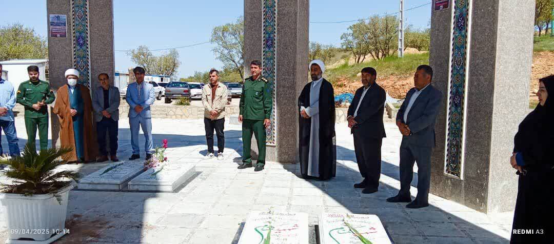 تجدید میثاق هنرمندان بسیجی استان در نخستین روز هفته هنر انقلاب اسلامی