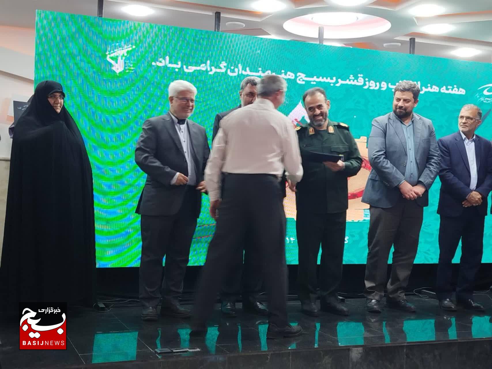 هنر در جنگ نرم وشناختی نقشی حیاتی دارد و به انسجام و برنامهریزی نیازمند است هنر در جنگ نرم وشناختی نقشی حیاتی دارد و به انسجام و برنامهریزی نیازمند است
