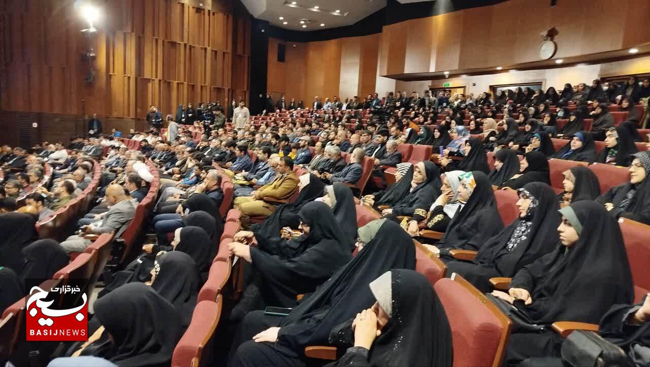 راهیان نور، پلی میان نسلها برای انتقال فرهنگ ایثار و مقابله با تهاجم فرهنگی است راهیان نور، پلی میان نسلها برای انتقال فرهنگ ایثار و مقابله با تهاجم فرهنگی است