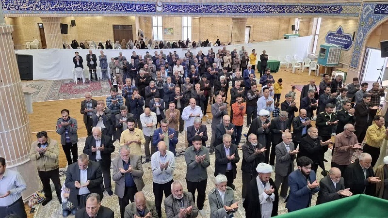 شرکت در نماز عبادی سیاسی جمعه در چهل ششمین سالگرد تاسیس بنیاد مسکن