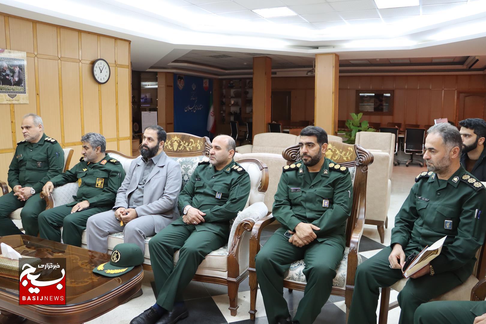 سپاه و بسیج پشتوانه دولت در بحران‌ها هستند
