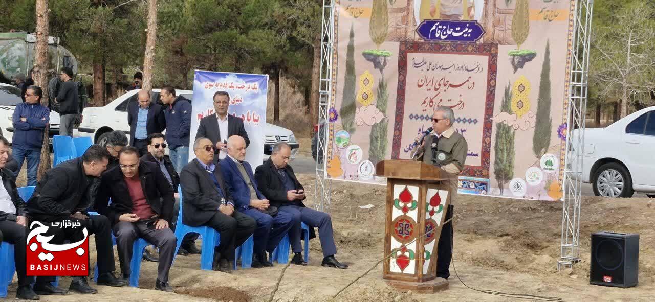 پویش نهالکاری به مناسبت روز پدر و به نیت شهید حاج قاسم سلیمانی در سمنان